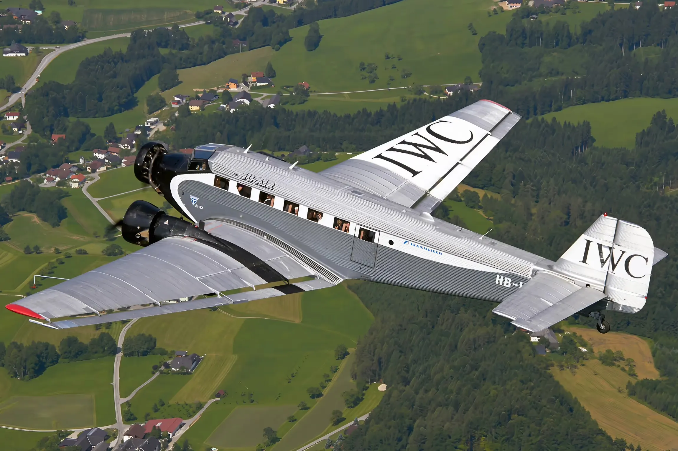Junkers　Ju　52/3m 　Ｍ1：160 10/13/1930: Maiden Flight of the Junkers Ju 52